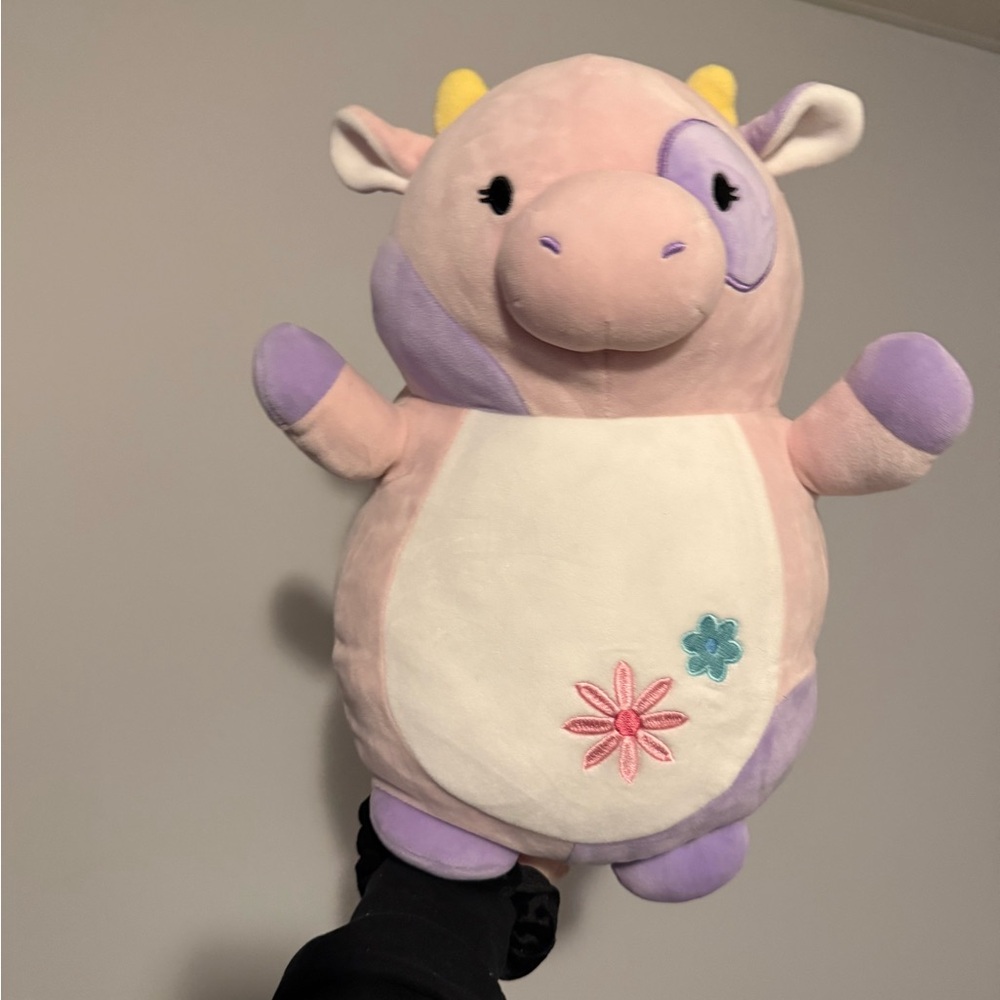 Squishmallows patty hug me